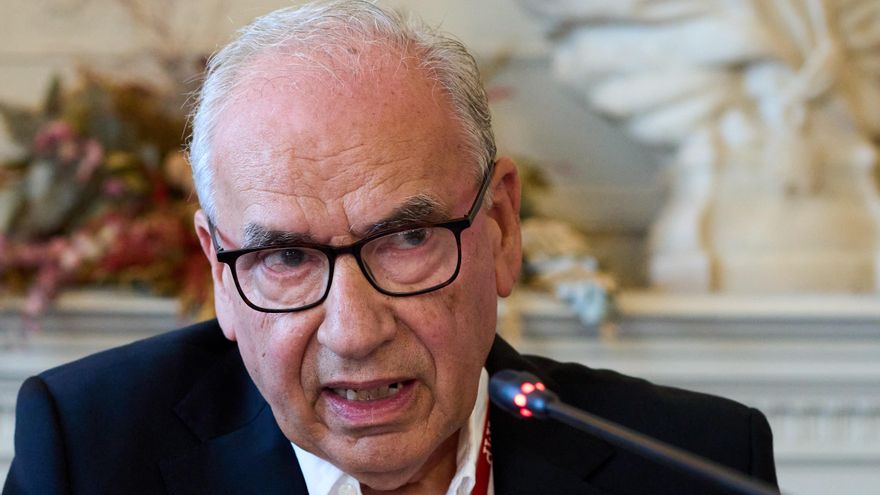 Alfonso Guerra cree que España tendrá que aumentar el gasto militar aunque haya "una izquierda boba que lo repudie"