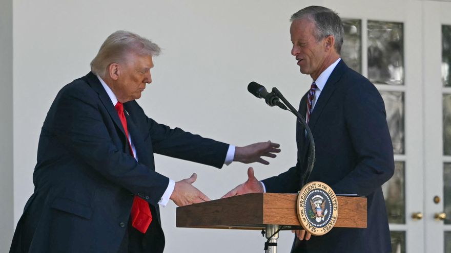 Trump logra el voto de ocho senadores demócratas para terminar con el cierre del Gobierno de Estados Unidos