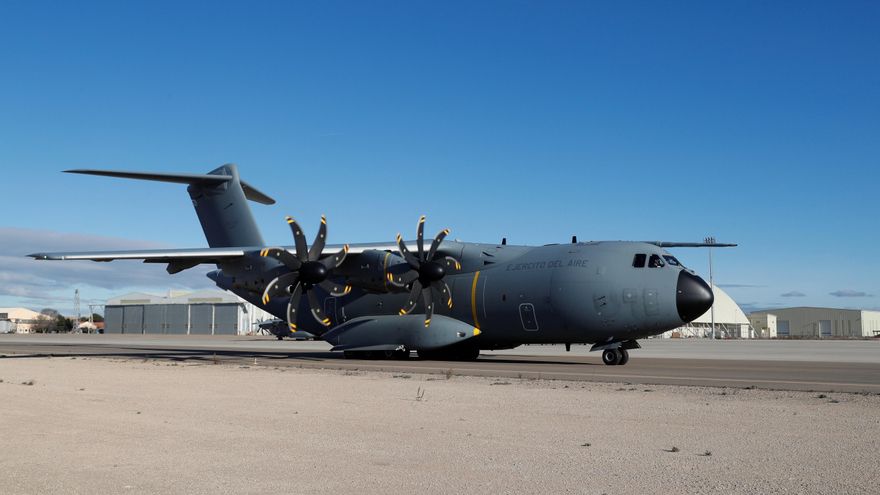 Archivo de un avión del Ejército del Aire antes de despegar.