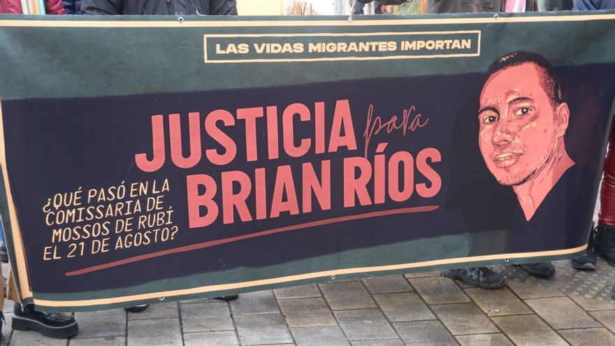 Los mossos que hallaron muerto en comisaría a Brian Ríos se escudan en que fue dado de alta por los médicos