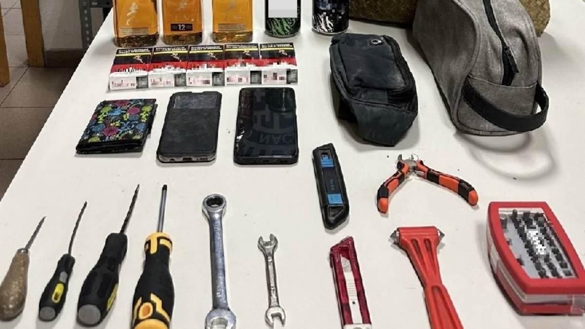 La Policía Nacional detiene a un hombre por varios robos en el interior de vehículos