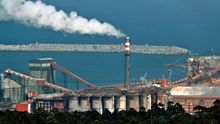 Alcoa dice a los trabajadores que la planta de San Cibrao "no es viable"