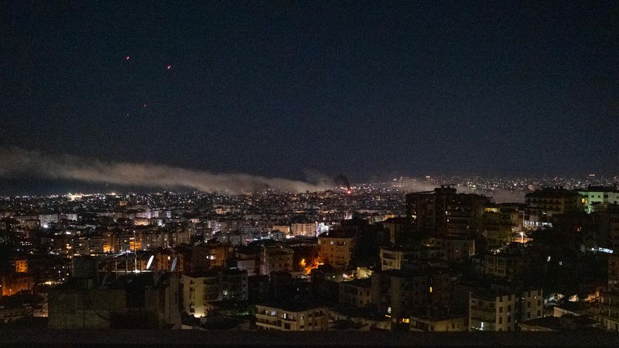 Israel bombardea Beirut tras el presunto lanzamiento de cohetes por parte de Hizbulá, algo que el grupo chií no había confirmado y que Israel no ha esperado para responder con brutalidad sobre la capital libanesa. EFE/ Edgar Gutiérrez