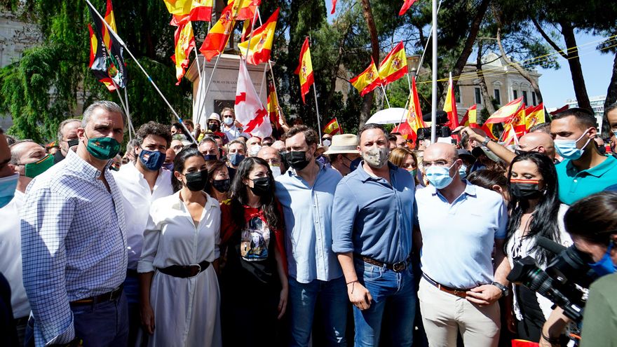 Dirigentes de Vox en la manifestación en la plaza de Colón en Madrid en junio de 2021.