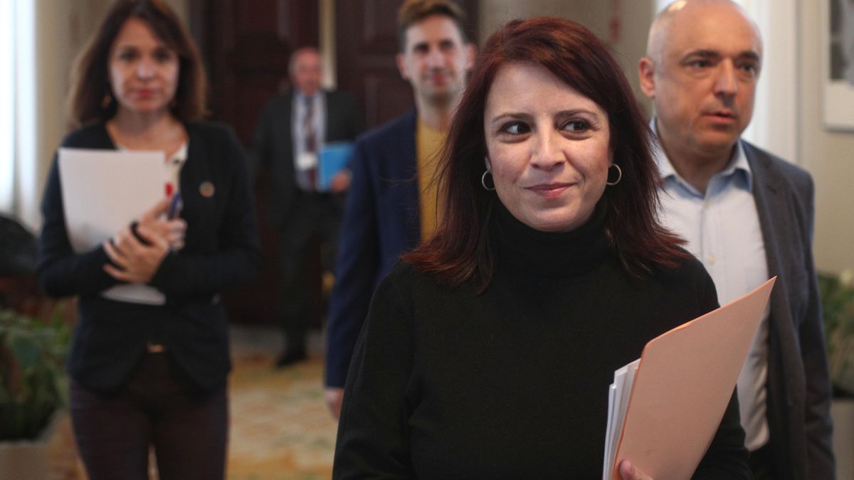 La portavoz del PSOE en el Congreso, Adriana Lastra y el secretario general del Grupo Socialista, Rafael Simancas (dech), tras una reunión de la Junta de Portavoces