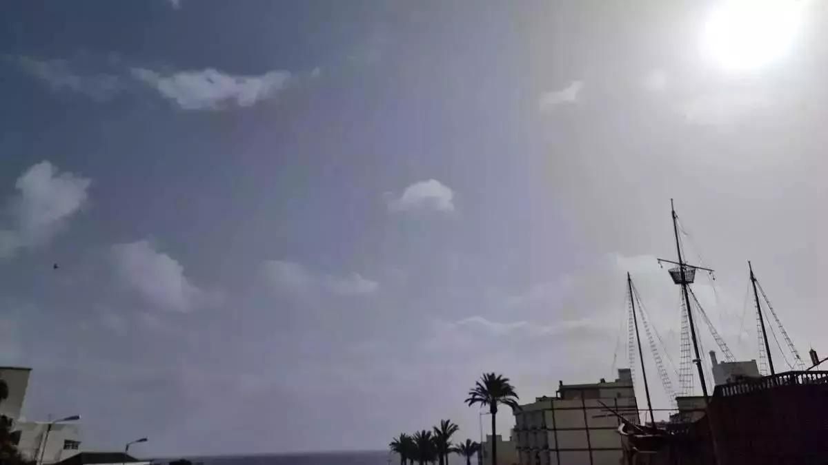 Poco nuboso y calima este lunes en La Palma