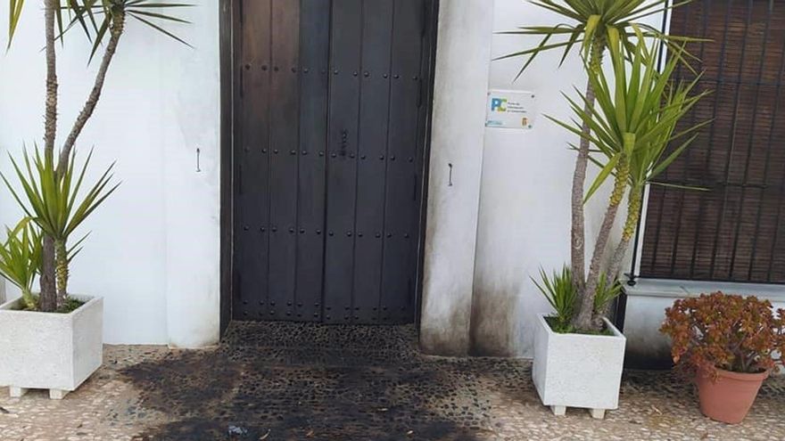 Investigan el intento de quemar el ayuntamiento de Cañaveral de León en Huelva