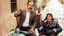 Teodoro y Jimmy llegando al pueblo en 'Amanece, que no es poco'