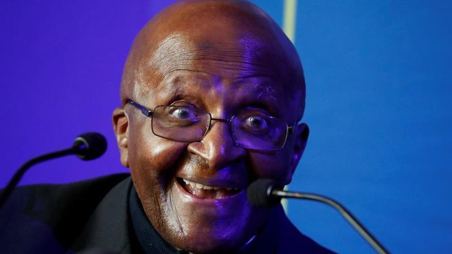 El Nobel de la Paz sudafricano Desmond Tutu cumple en el hospital 87 años