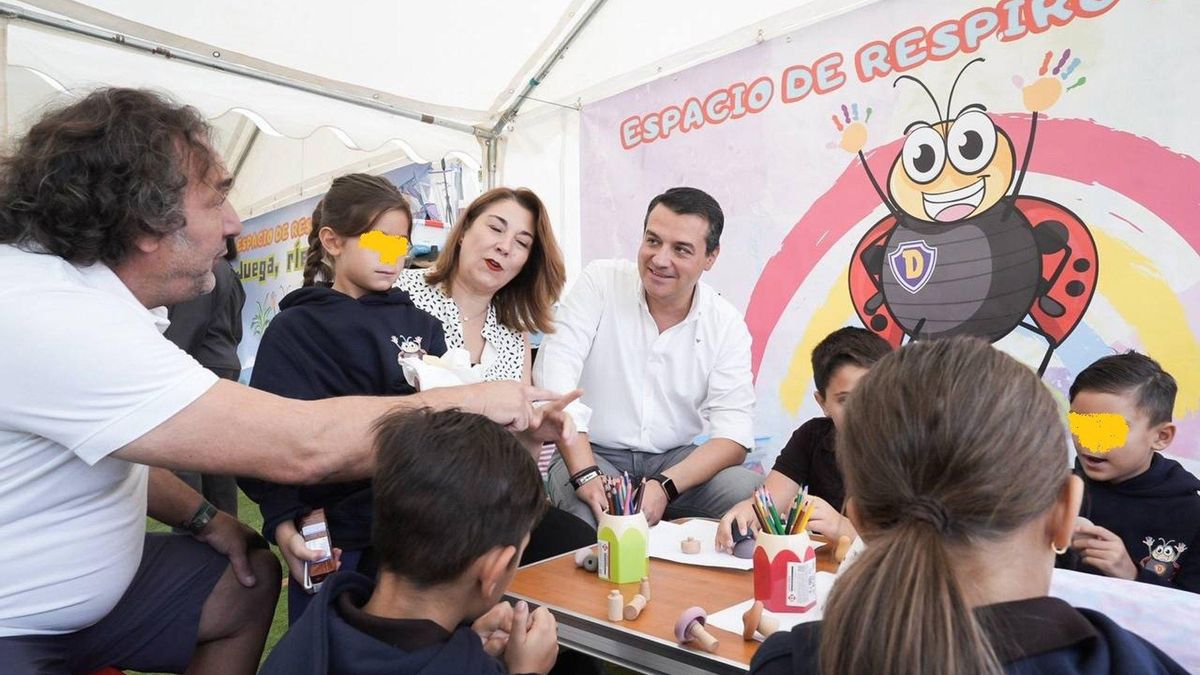 El alcalde inaugura en el Mercadillo del Arenal el Espacio de Respiro Familiar montado por Comacor