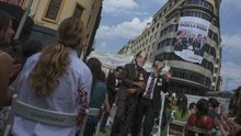 Greenpeace escenografía la boda de Rajoy con el presidente de Iberdrola / Greenpeace