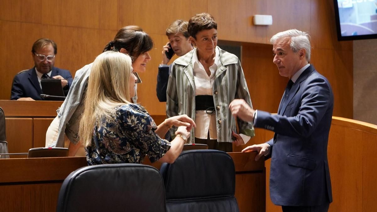 Azcón elude entrar en el debate sobre la fichaje de Marta Ríos por Blackstone y ataca a la oposición con casos propios