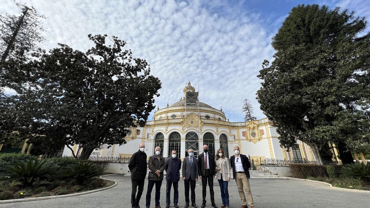 El alcalde, Antonio Muñoz, ha estado presente en el inicio de las obras.