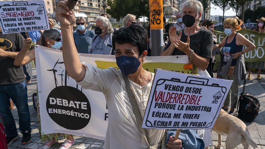 Manifestación en Santander contra los proyectos eólicos de Cantabria.