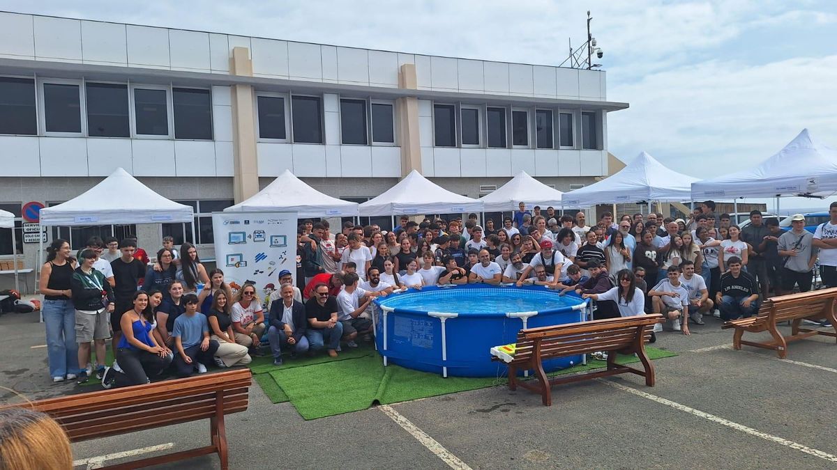 Participantes en el acto final del proyecto de robótica submarina EduROV.