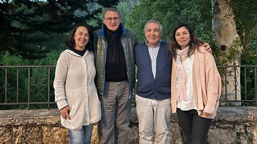 De izquierda a derecha Ana Castillero, alcaldesa de Huerta del Marquesado, el cantautor Ángel Corpa, el concejal Isidoro Solera y Ana Cabot. Forman parte de +Cuenca Ahora-España Vaciada