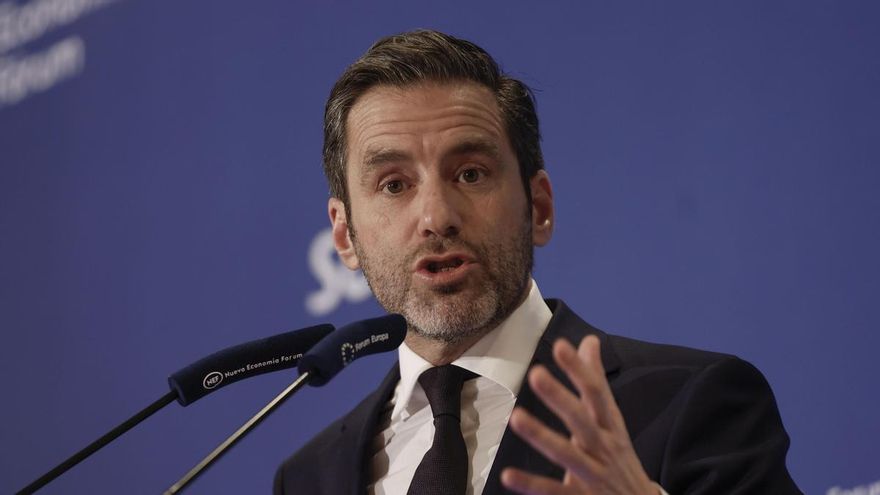 El portavoz del PP y vicesecretario de Cultura del partido, Borja Sémper, interviene en un desayuno informativo organizado por Fórum Europa este martes en Madrid.