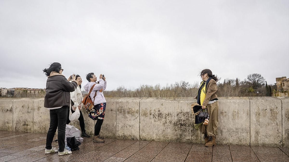 El cauce del río Guadalquivir sigue subiendo a su paso por Córdoba