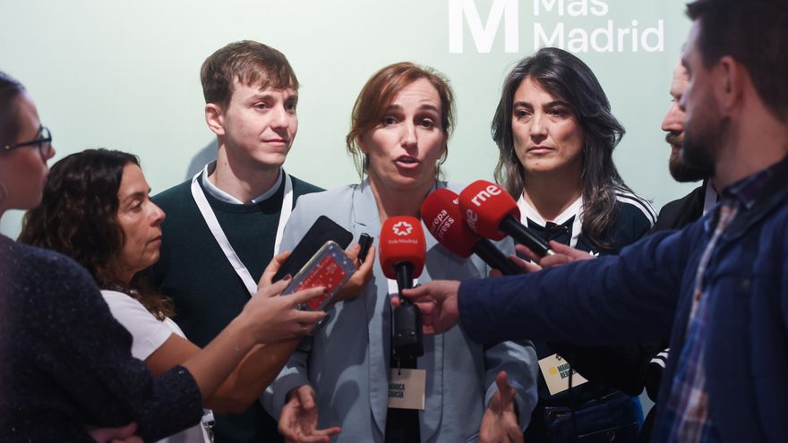 Mónica García junto a Manuela Bergerot y Eduardo Rubiño durante la Cumbre de Otoño organizada por Más Madrid.