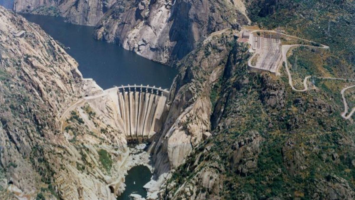 Presa de la central hidroeléctrica de Aldeádavila de la Ribera