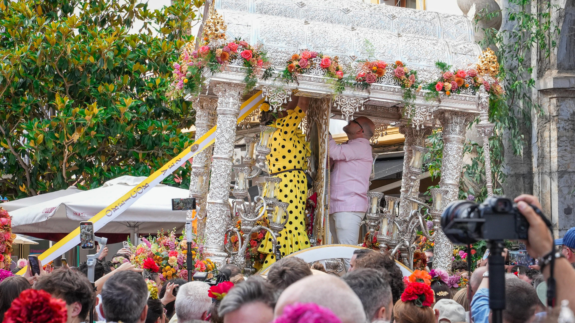 Córdoba inicia su camino hacia El Rocío entre emoción y tradición
