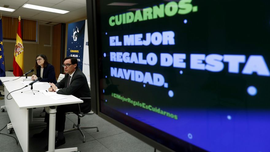 El ministro de Sanidad, Salvador Illa, y la directora general de Salud Pública, Pilar Aparicio, durante la rueda de prensa ofrecida este lunes para presentar la campaña publicitaria del Ministerio de Sanidad para la Navidad