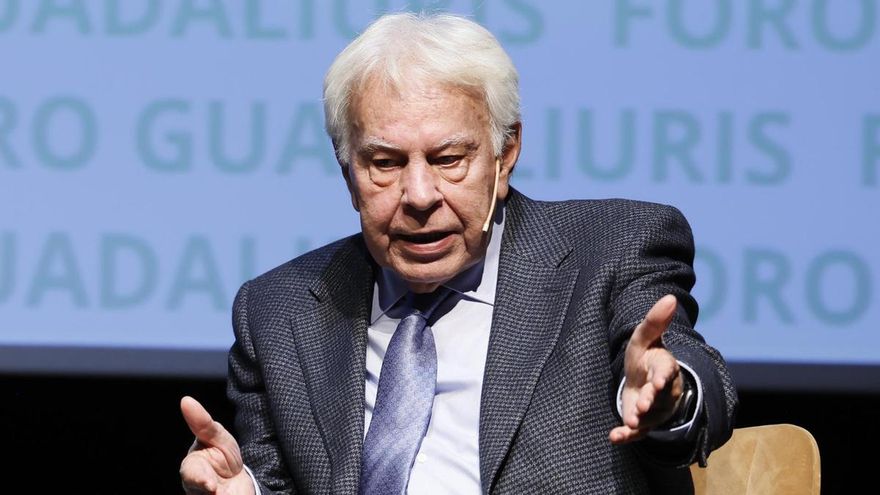 El expresidente del Gobierno Felipe González interviene en el Foro Guadaliuris en Sevilla.