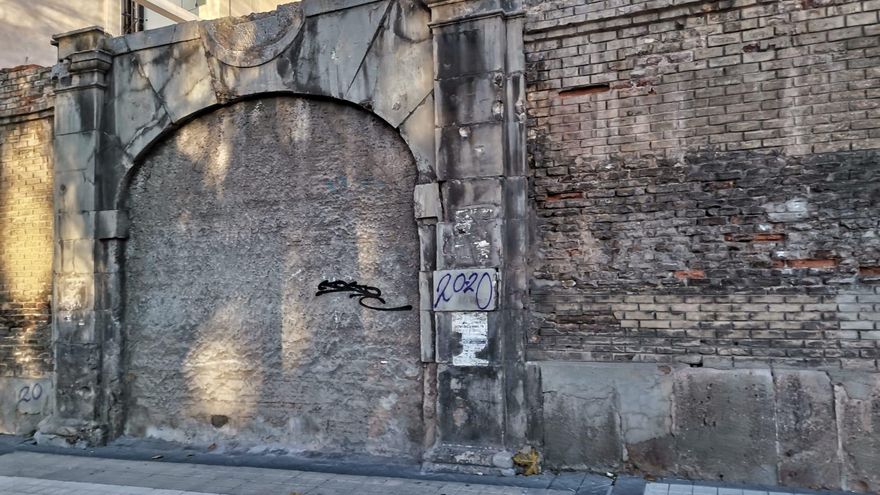 Edificio del cuartel de caballería en la actualidad, ubicado entre las calles de Benjamín Jarnés y el Paseo de María Agustín en Zaragoza