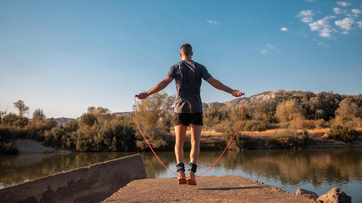 Los riesgos de la grasa visceral para la salud y cómo reducirla con ejercicio: "Se comporta como un órgano endocrino”