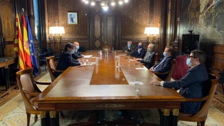 El ministro Salvador Illa en su encuentro con miembros de la comisión ejecutiva de la Fundació Ernest Lluch.