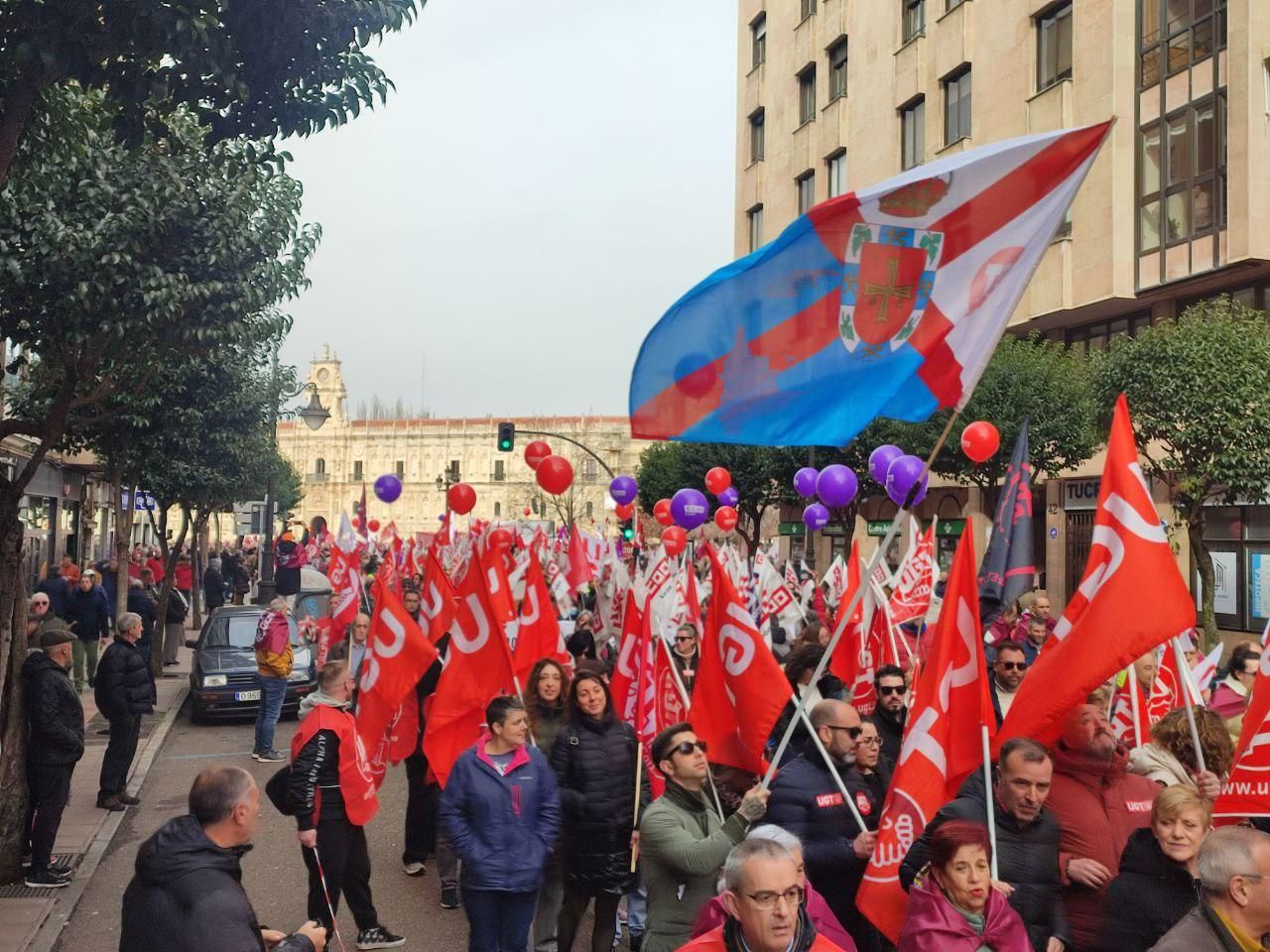 Las imágenes de la gran protesta por el futuro de León el 16F de 2025