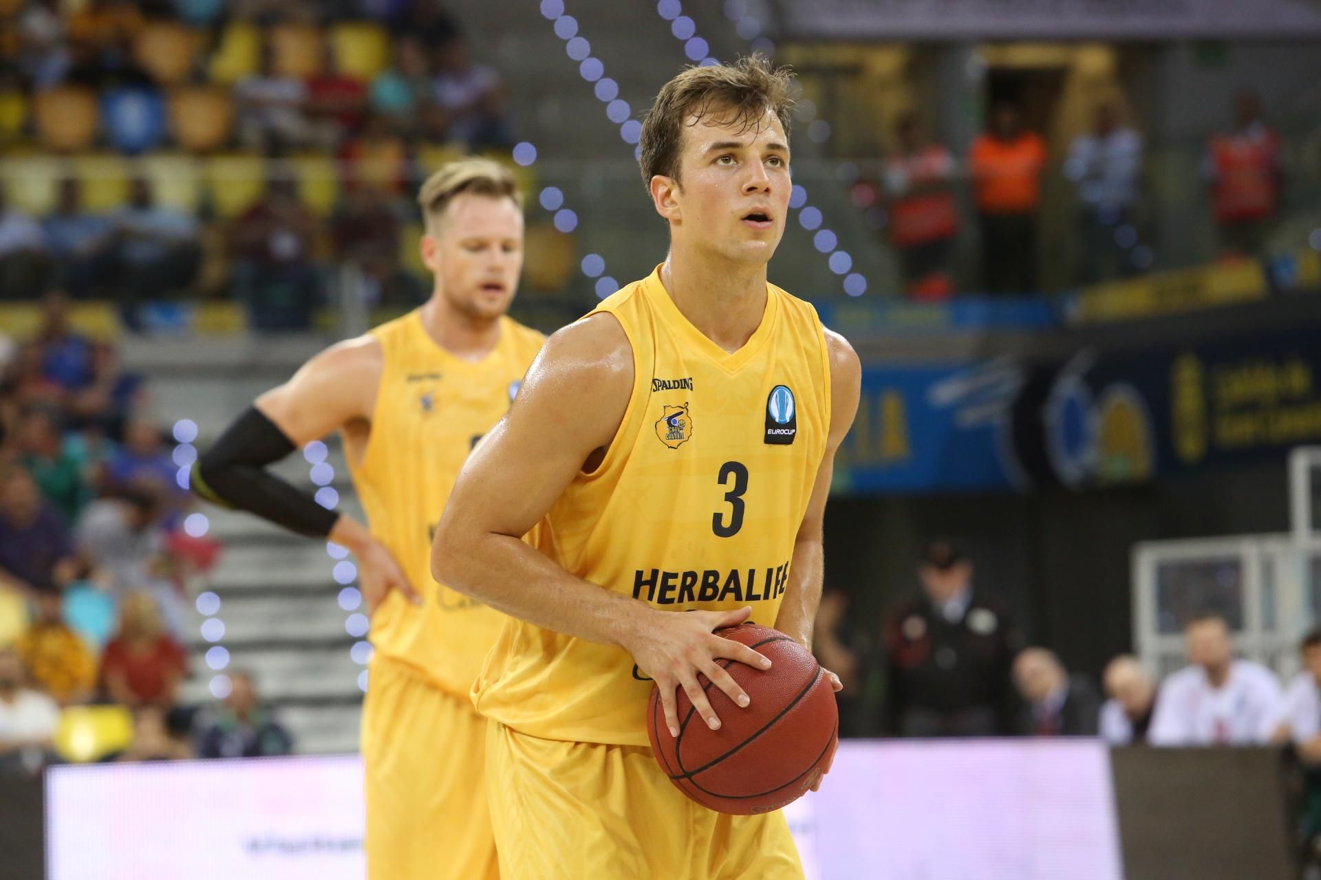 El base del Herbalife Gran Canaria, Kevin Pangos, antes de lanza un tiro libre.