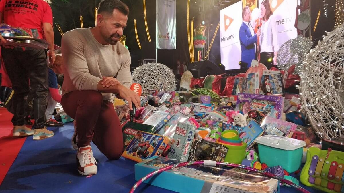 Artiles, director de Mírame TV, durante un Telemaratón Solidario.