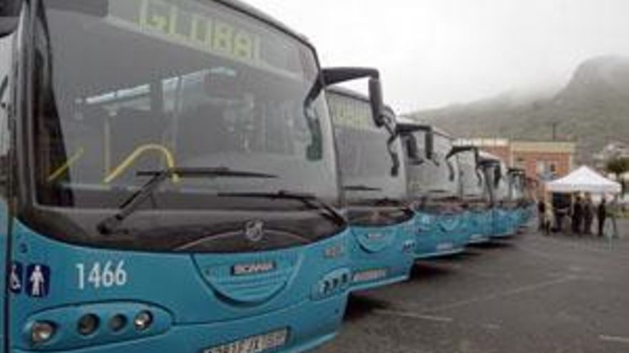 Podemos Canarias cree que la bonificación estatal a guaguas debe ser del 100%