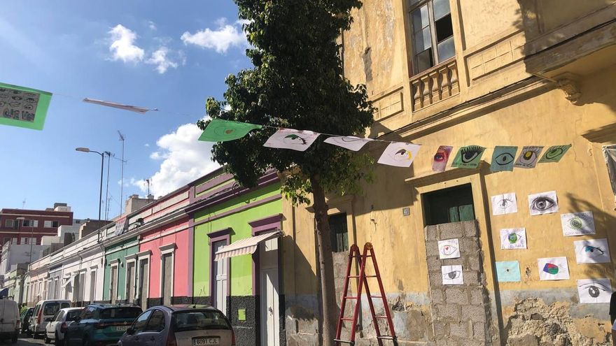 Ojos colocados en Molino de Viento para visibilizar la prostitución.