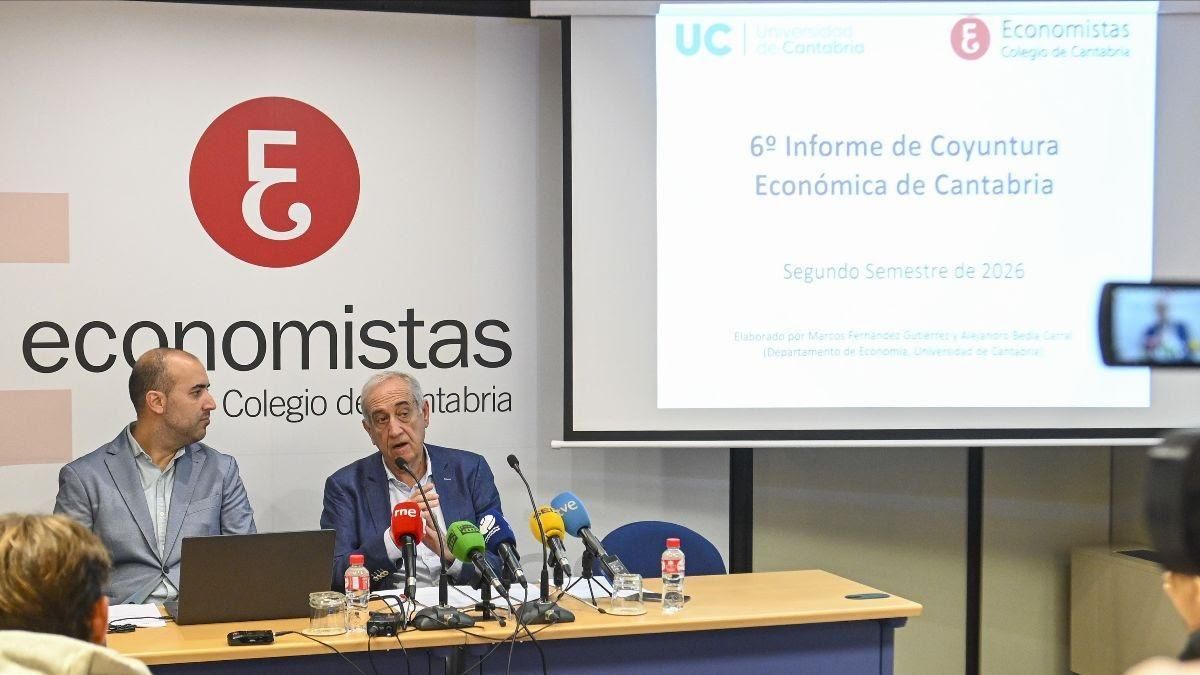 El presidente del Colegio de Economistas de Cantabria, Fernando García, y el profesor de la Universidad de Cantabria Marcos Fernández.