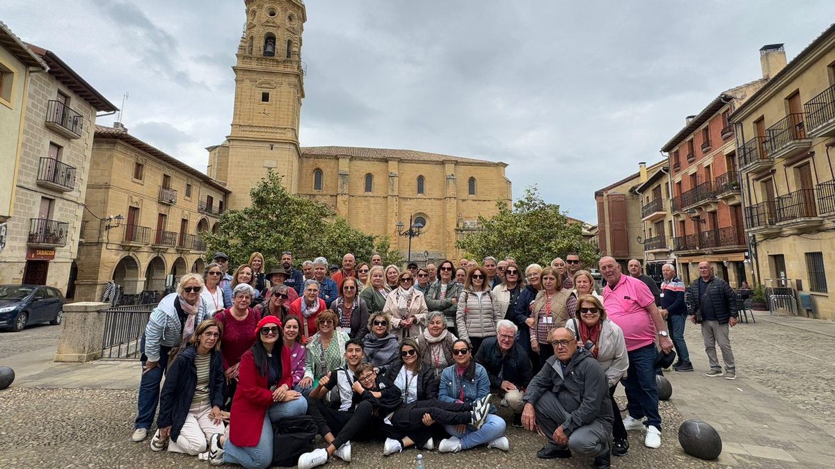 Grupo de vecinos y vecinas de Barlovento en La Rioja.