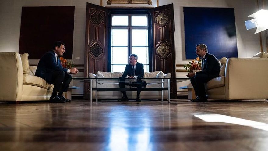 La fina línea roja de Espadas: el Presupuesto andaluz que negocia con Moreno arrastra las rebajas fiscales pactadas con Vox