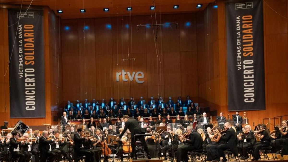 La orquesta y coro de RTVE ofrece un concierto solidario en València en memoria de las víctimas de la dana.