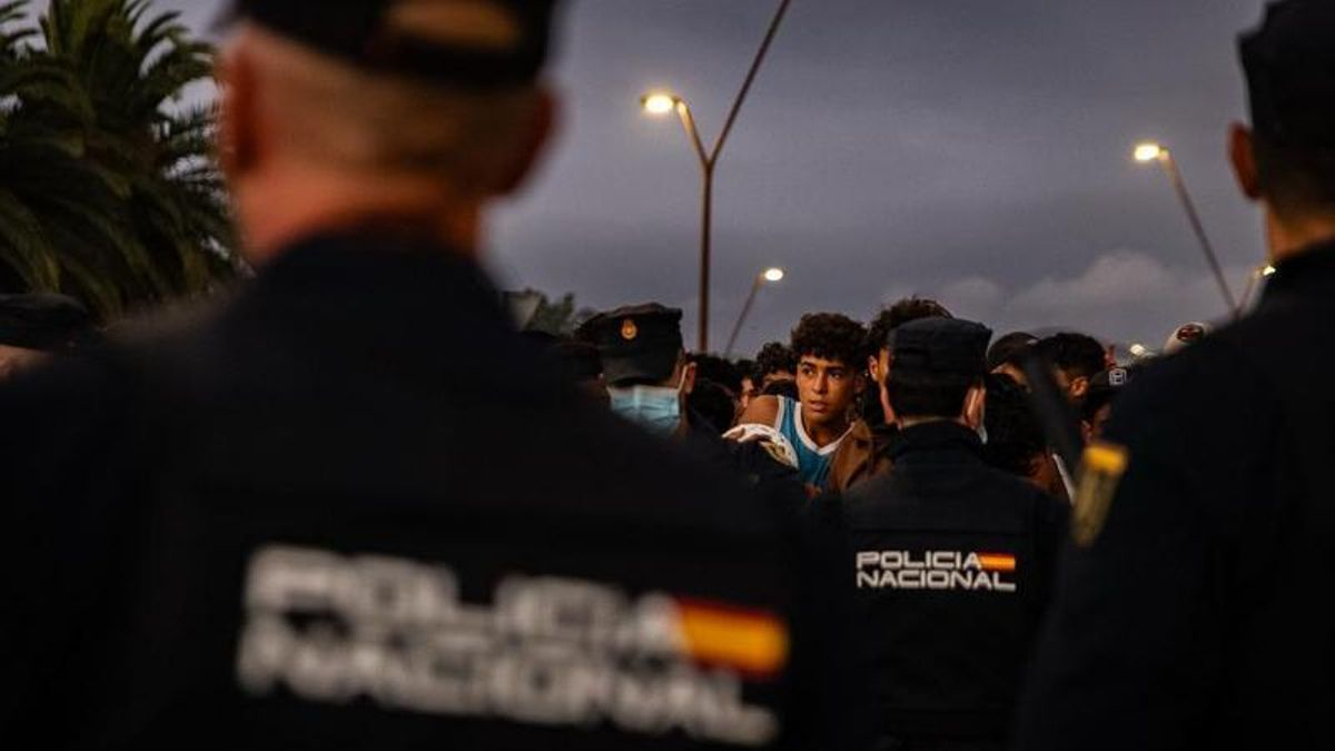 Sacar a los migrantes de la calles ceutíes 45 días después: dentro del operativo que reubicó a más de 800 migrantes a pie en 45 minutos