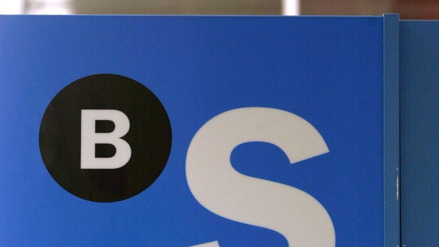 El Sabadell carga contra Competencia y pide al BBVA más transparencia con sus accionistas