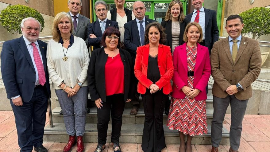 La crisis sanitaria andaluza provoca la enésima destitución en la Consejería de Salud del Gobierno de Moreno