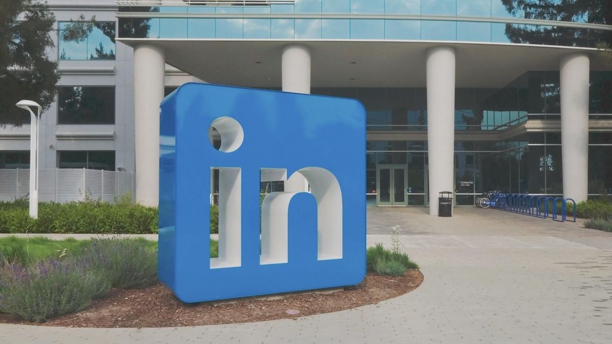 Un traductor ha decidido enfrentarse al lenguaje de LinkedIn que nadie entiende y lo convierte en instrucciones que sí sirven