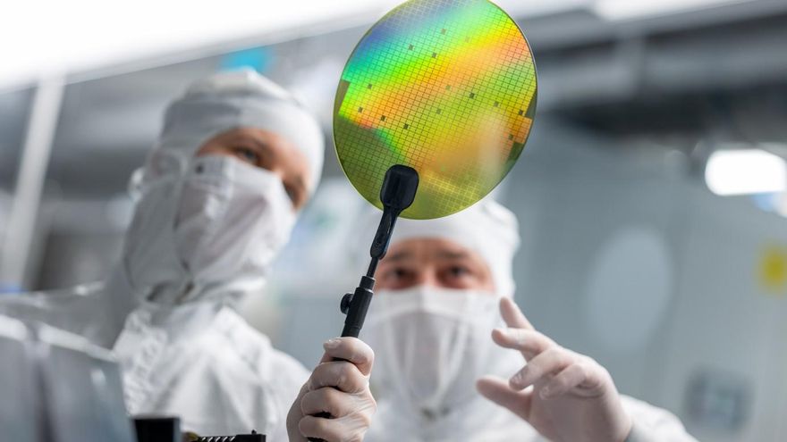 Alerta en los proveedores de automoción: Europa frena y China acelera