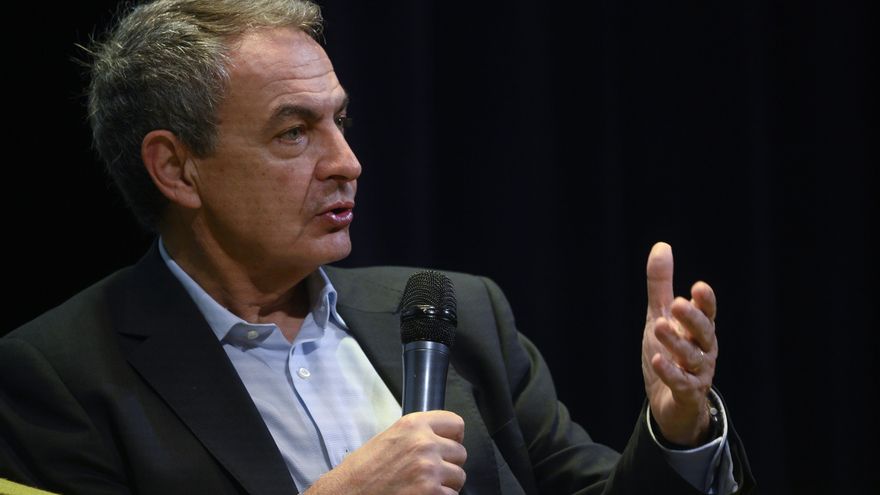 El expresidente del Gobierno José Luis Rodríguez Zapatero participa en los diálogos sobre España en la Universidad Internacional de Menéndez Pelayo este miércoles. EFE/Pedro Puente Hoyos