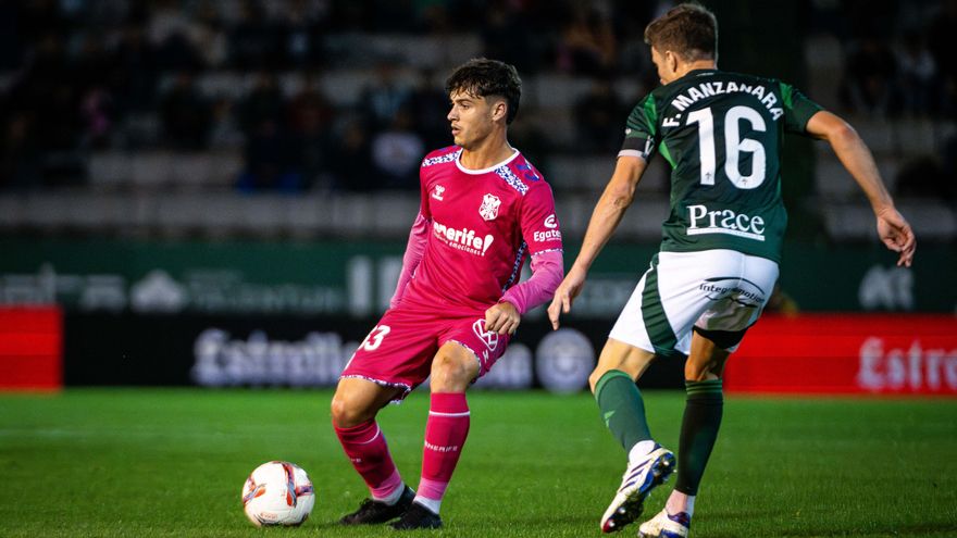 El Tenerife traspasa a Aarón Martín al saudí Al Qadsiah