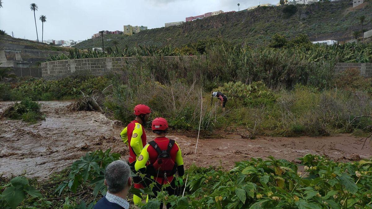 Rescatadas varias personas que quedaron atrapadas en el barranco de Guiniguada