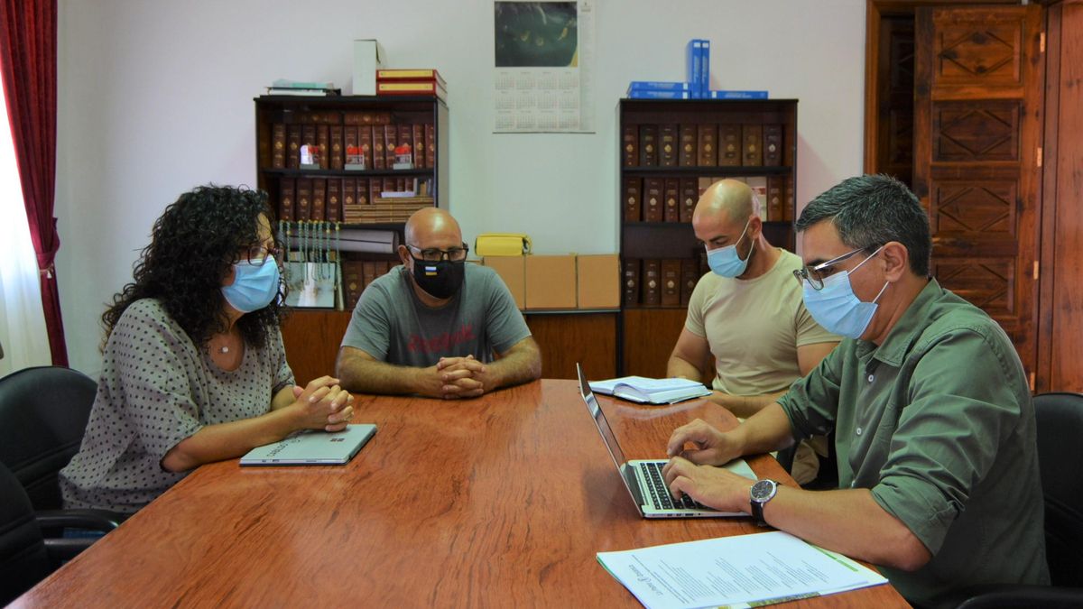 Reunión en  Garafía para fomentar el compostaje doméstico.