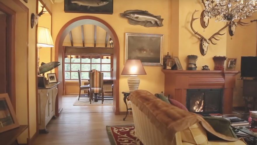 Suite, two plants and pool: this is inside the chalet of the Community of Madrid that enjoys Ayuso and that the PP calls "Very austere"