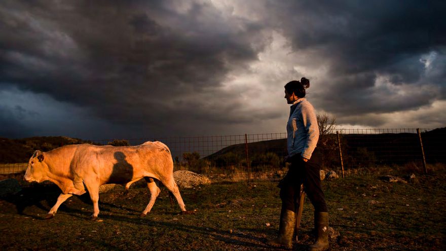 En algunos casos, personas de origen urbano deciden dar un cambio a su vida y marchar a vivir y trabajar en el campo.